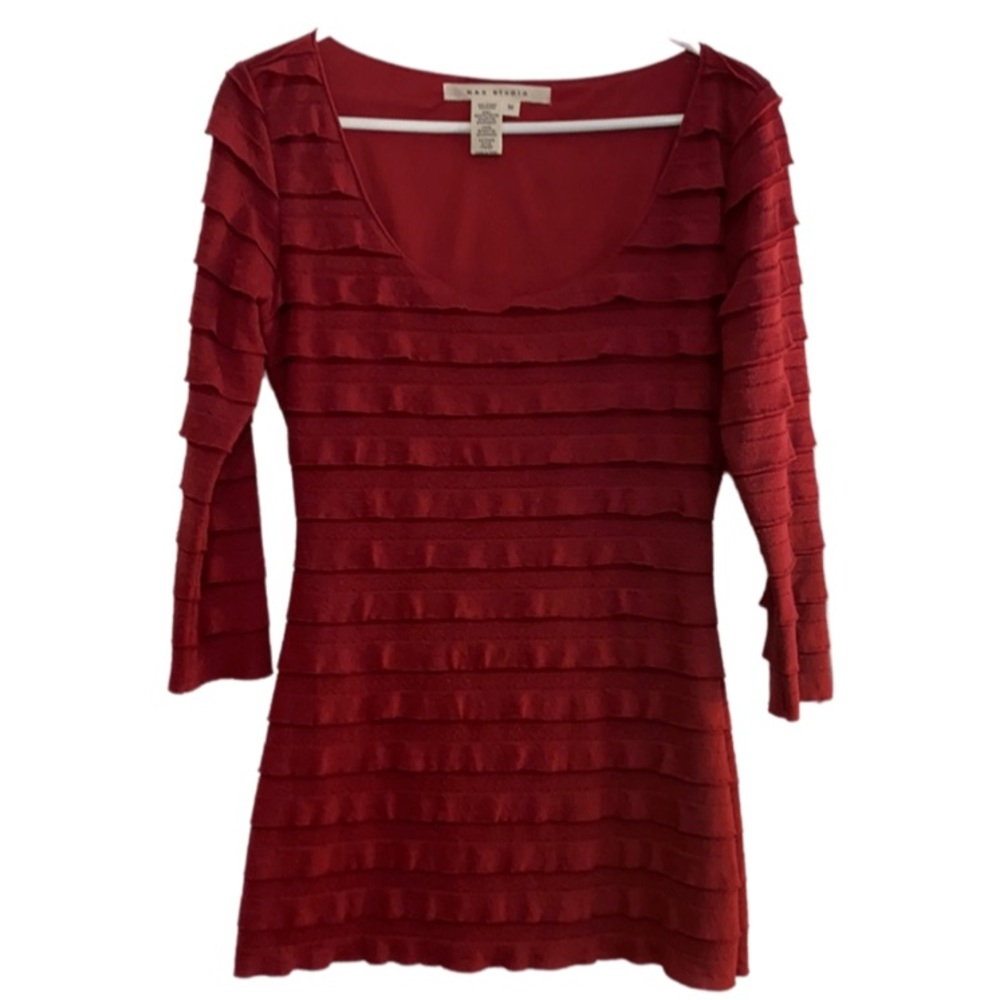 Max Studio red ruffle top fully lined w fitted shape